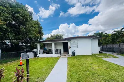 7230 NW 3rd St, Miami: photo 1 of 31