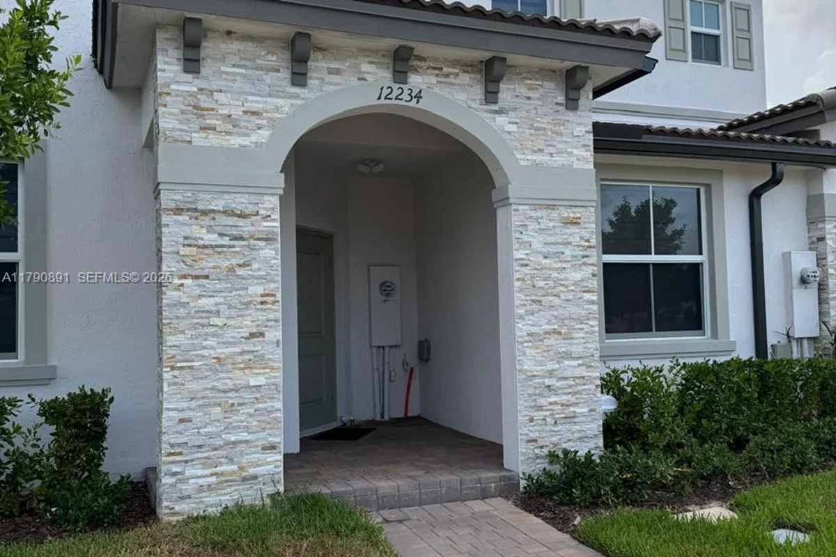 12234 NW 23rd Path, Miami: photo 1 of 27