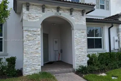 12234 NW 23rd Path, Miami: photo 1 of 27