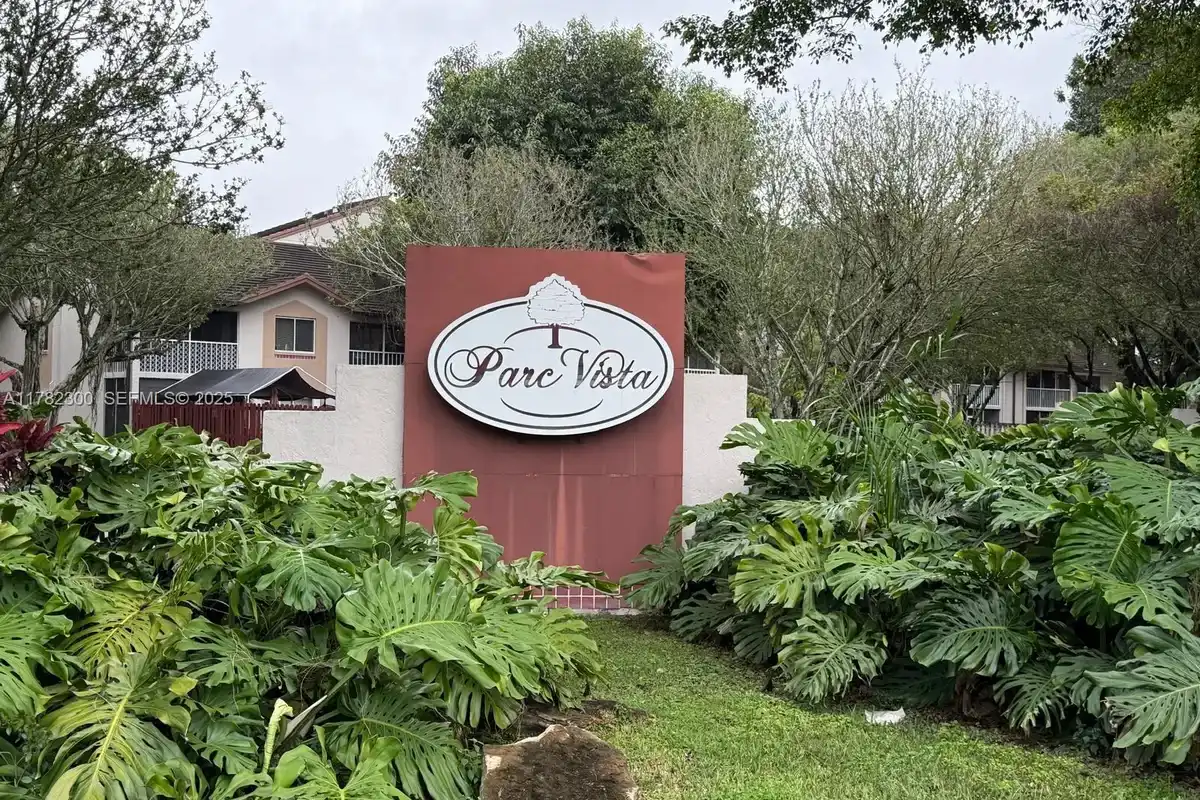 9121 SW 138th Pl, Miami: photo 1 of 19