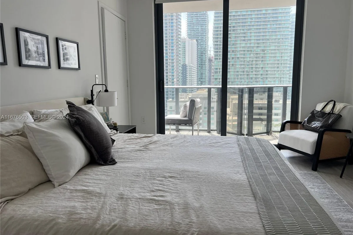 55 SW 9th St #1604, Miami: photo 1 of 15
