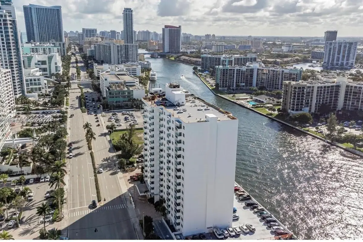 3000 S Ocean Dr #1012, Hollywood: photo 1 of 20