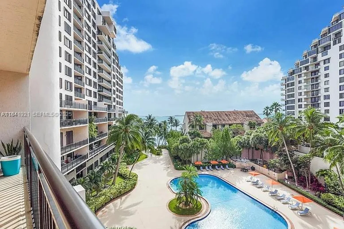 540 Brickell Key Dr #603, Miami: photo 1 of 18