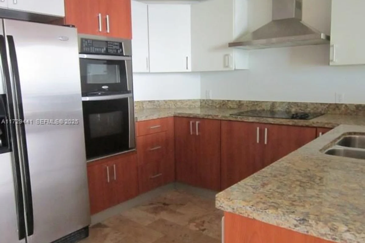 170 SE 14th St #2306, Miami: photo 1 of 32