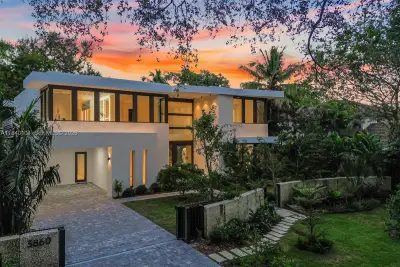 3860 Little Ave, Miami: photo 1 of 23
