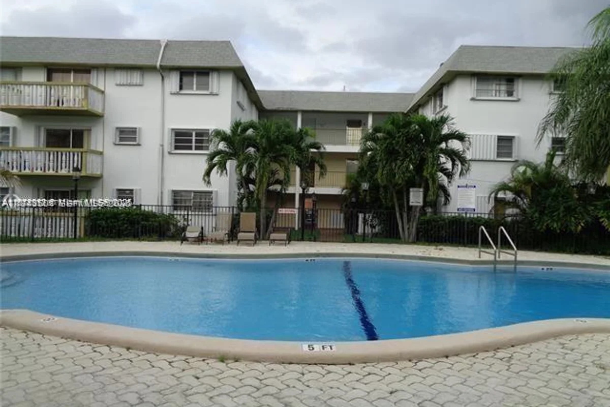 15205 NE 6th Ave #D212, Miami: photo 1 of 22