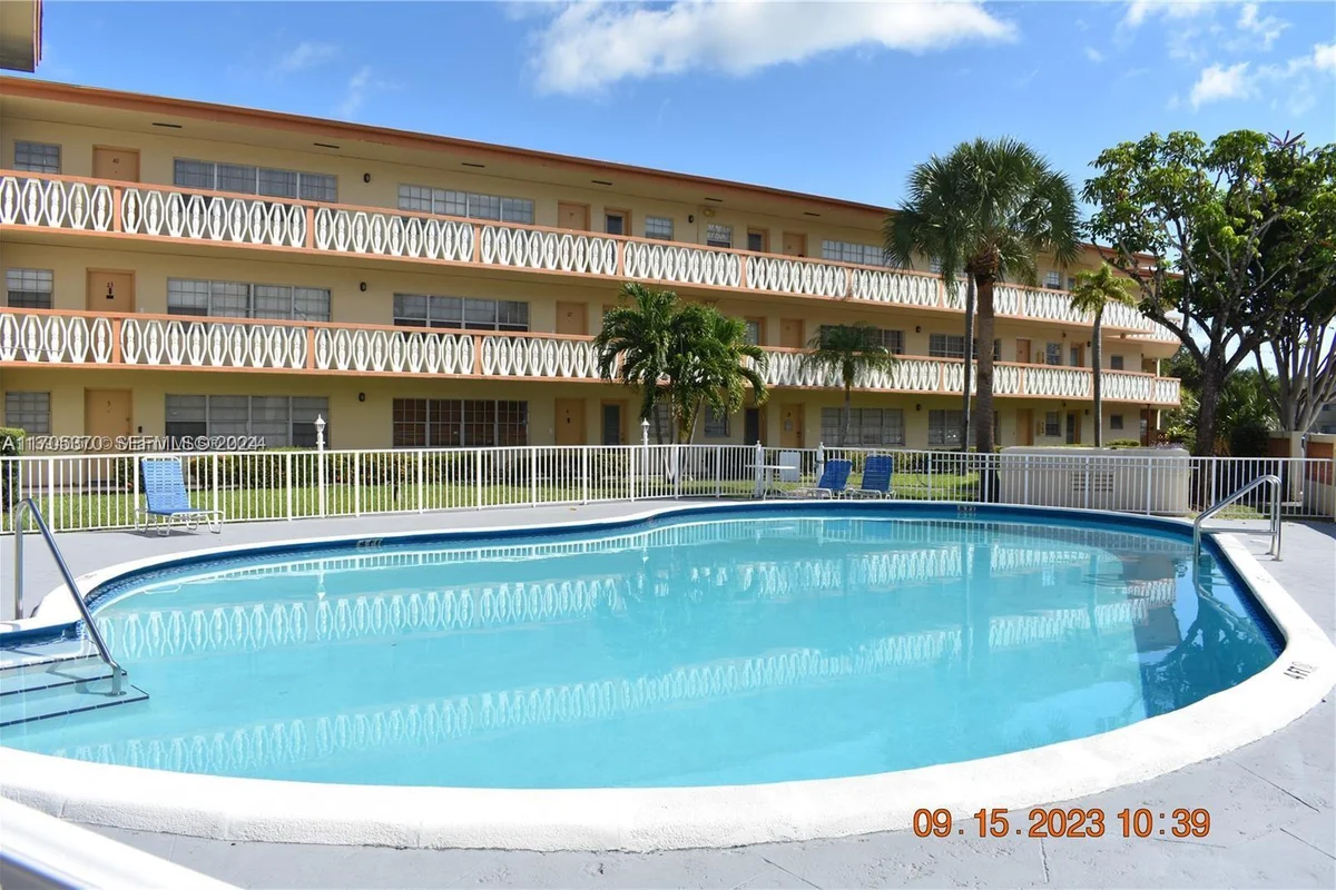 11855 NE 19th Dr #8, North Miami: photo 1 of 22