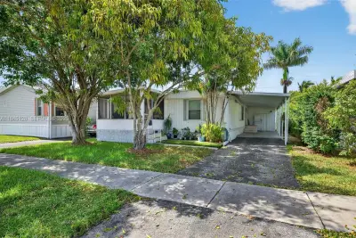 2430 SW 53rd St, Dania Beach: photo 1 of 59