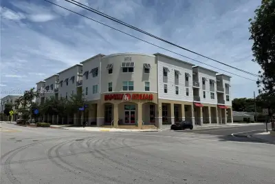 Apartment in South Miami: photo 1 of 18