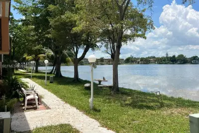 19080 NE 3rd Ct #307, Miami: photo 1 of 17