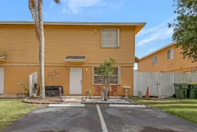 265 NE 12th Ave, Homestead: photo 1 of 21