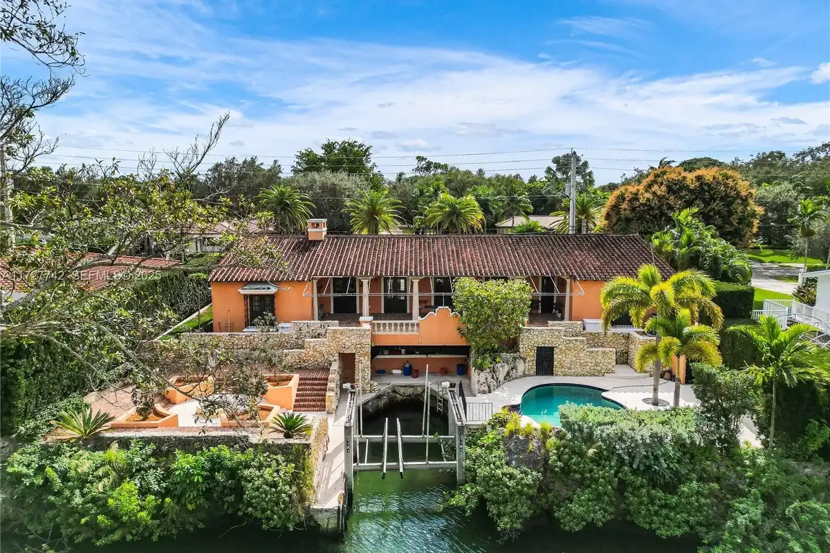 1181 S Alhambra Cir, Coral Gables: photo 1 of 51