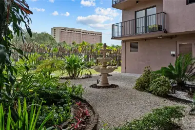 605 NW 72nd Ave #406, Miami: photo 1 of 28