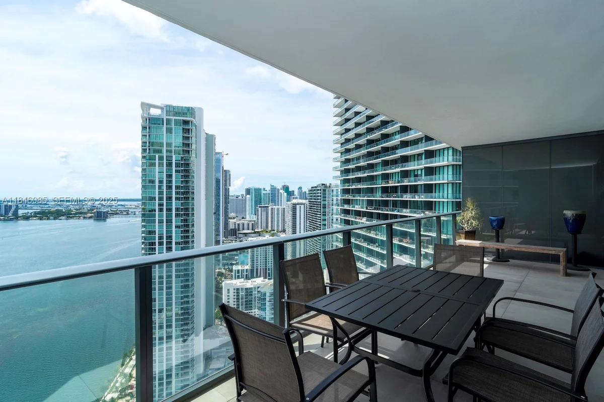 650 NE 32nd St #4206, Miami: photo 1 of 37