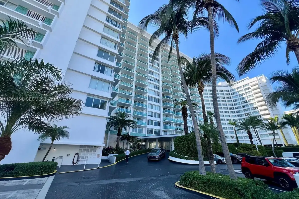 1000 West Ave #908, Miami Beach: photo 1 of 24