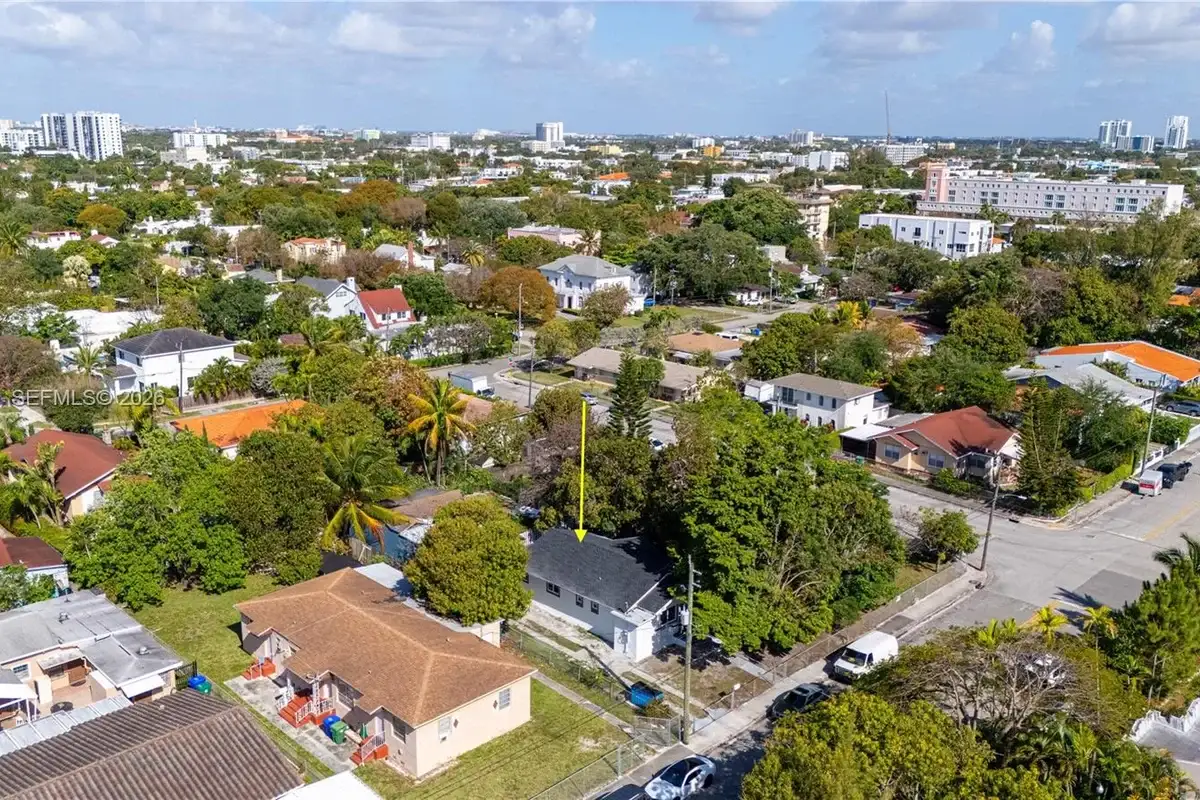 1114 SW 13th Ct, Miami: photo 1 of 43