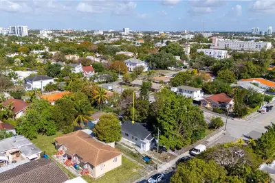 1114 SW 13th Ct, Miami: photo 1 of 43