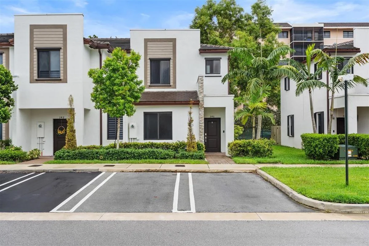 340 NE 208th Ter, Miami: photo 1 of 38