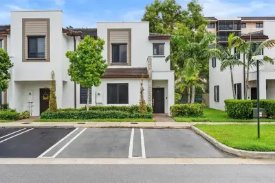 340 NE 208th Ter, Miami: photo 1 of 38