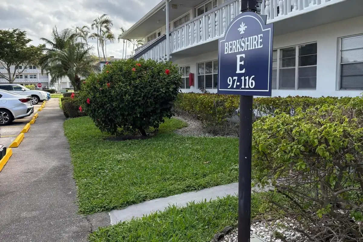 113 Berkshire E, West Palm Beach: photo 1 of 12