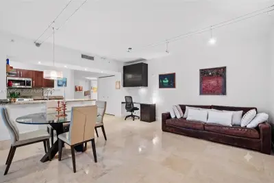 19900 E Country Club Dr #212, Aventura: photo 1 of 37