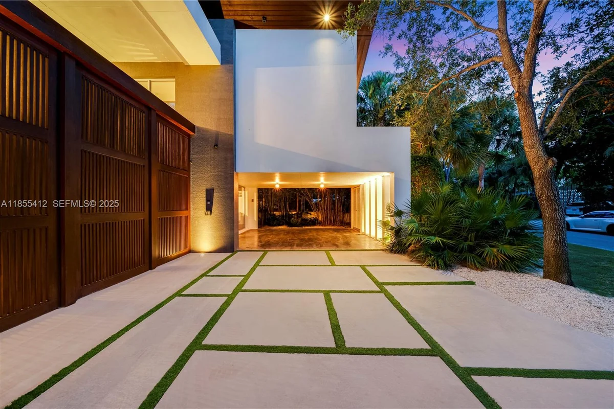 545 Sabal Palm, Key Biscayne: photo 1 of 100