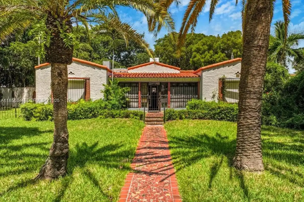 5900 NE 5th Ave, Miami: photo 1 of 66