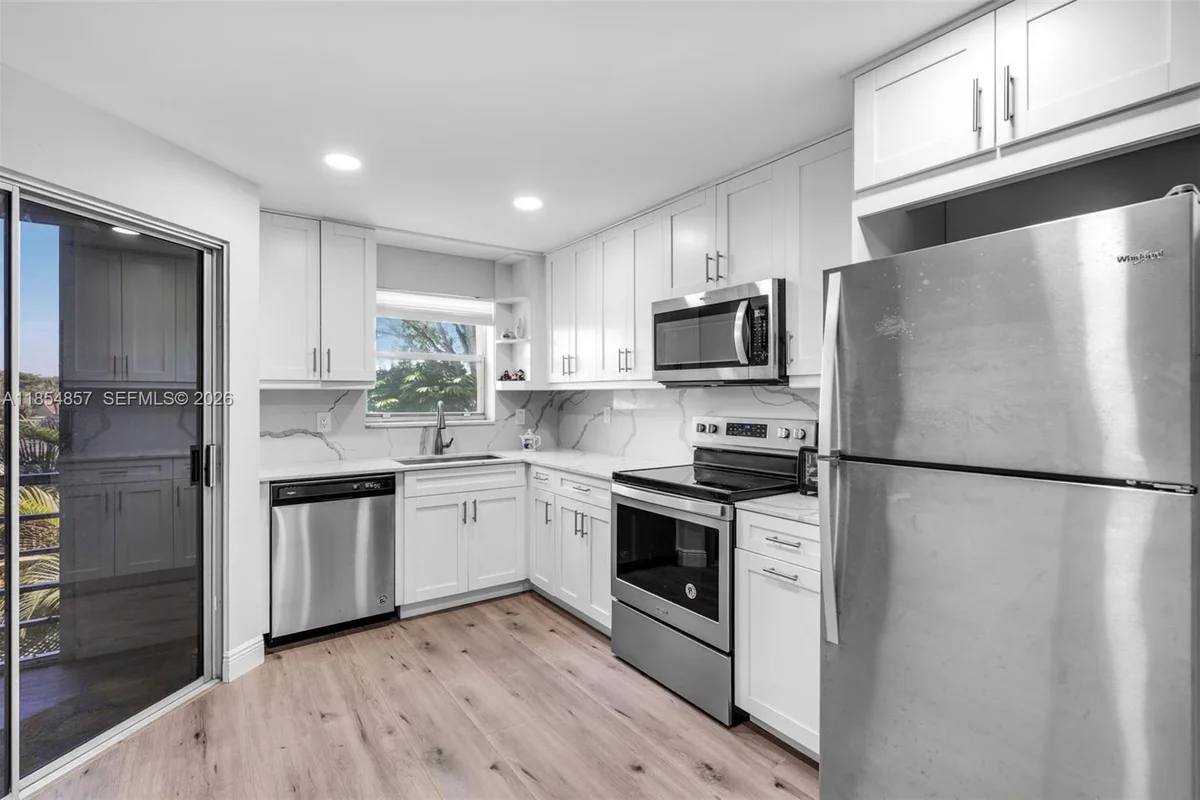 3524 Via Poinciana #302, Lake Worth: photo 1 of 41