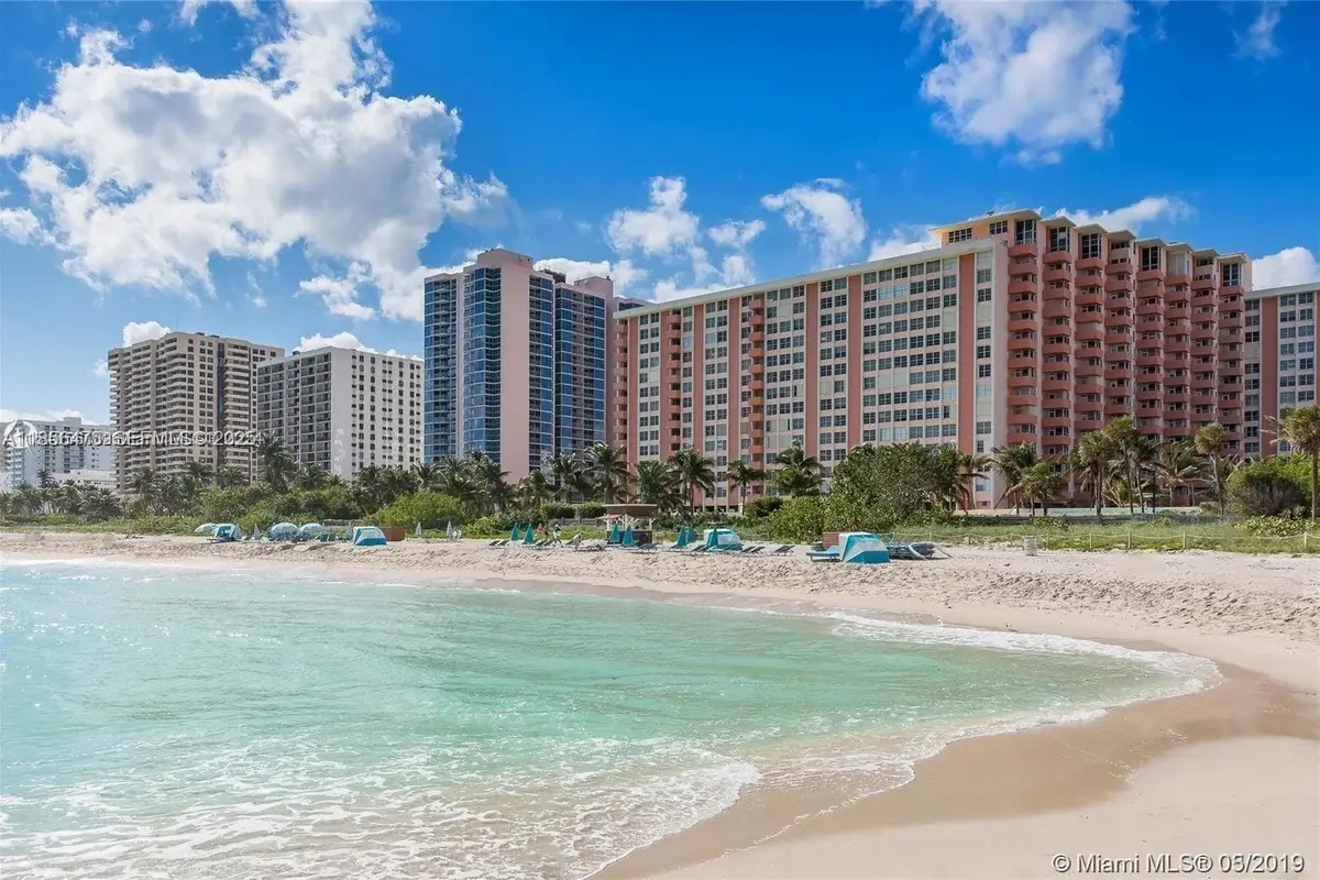 2899 Collins Ave #1420, Miami Beach: photo 1 of 18