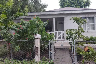 7312 NW 17th Ct, Miami: photo 1 of 26