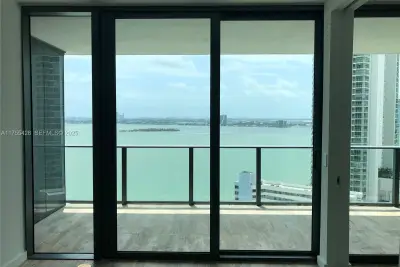 650 NE 32nd St #2006, Miami: photo 1 of 15