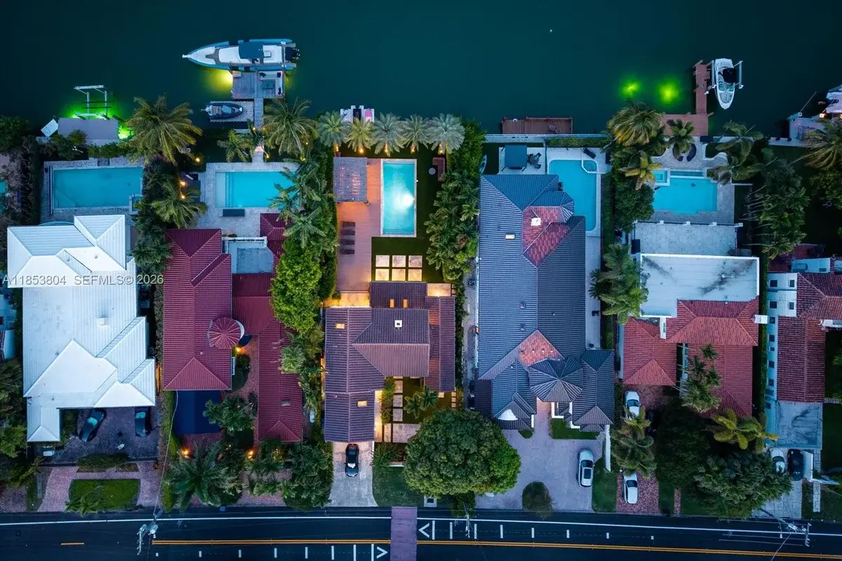 4475 N Meridian Ave, Miami Beach: photo 1 of 4