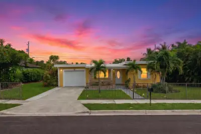 1136 W 7th St, Riviera Beach: photo 1 of 50
