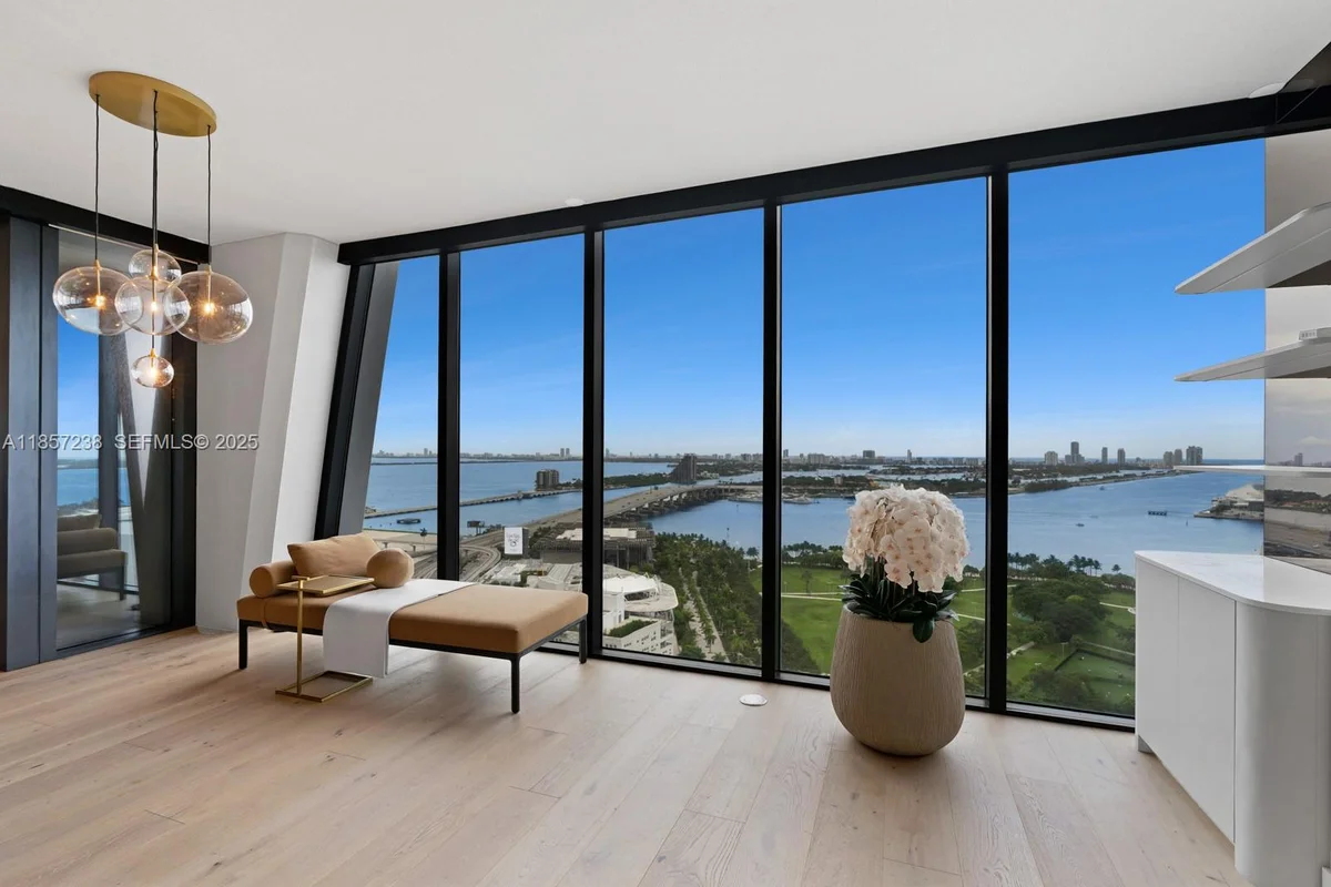 1000 Biscayne Blvd #2402, Miami: photo 1 of 43