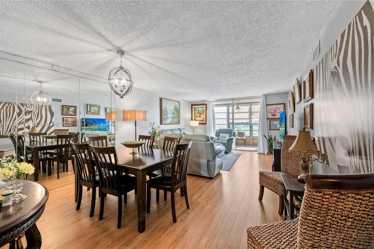 9461 Sunrise Lakes Blvd #207, Sunrise: photo 1 of 28