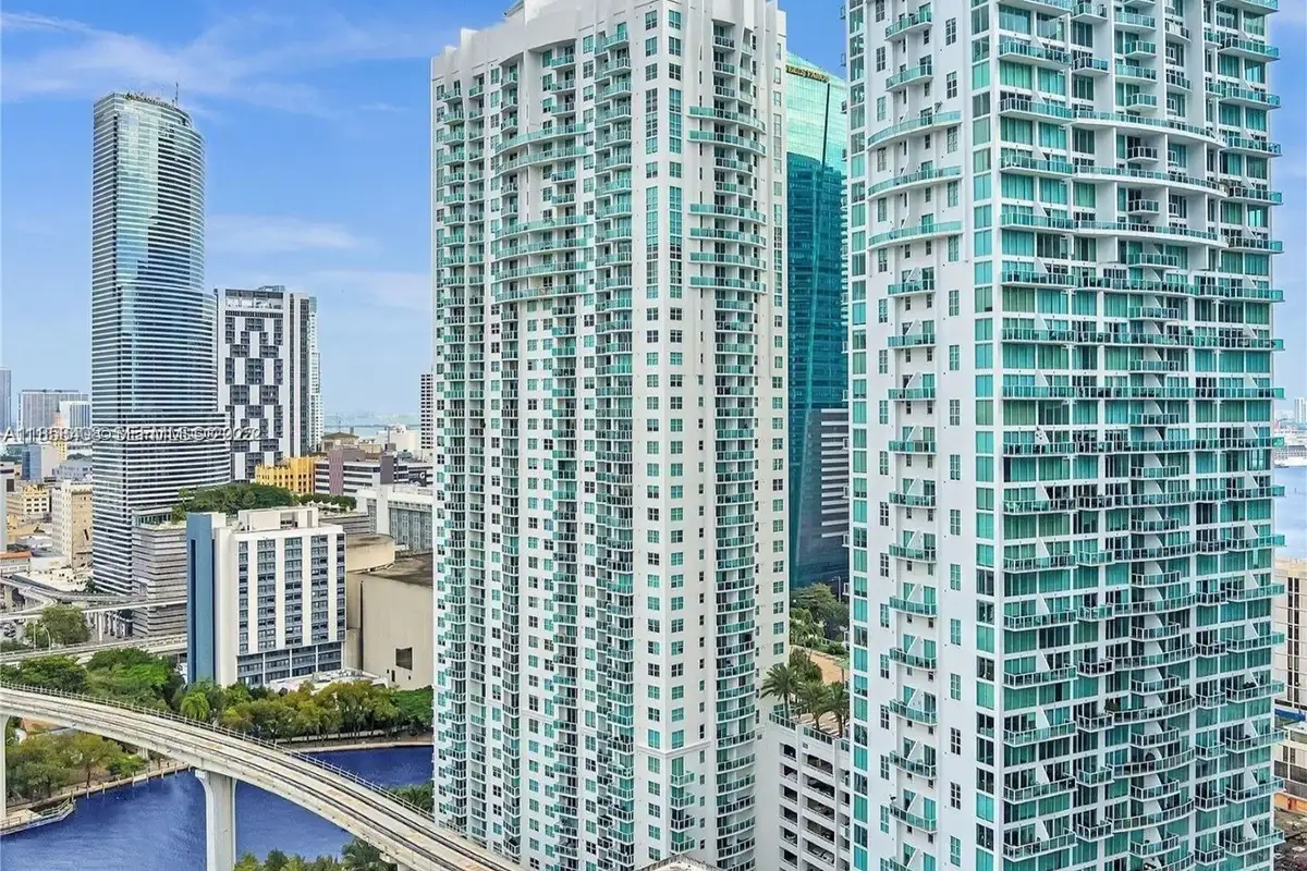 31 SE 5th St #2603, Miami: photo 1 of 42