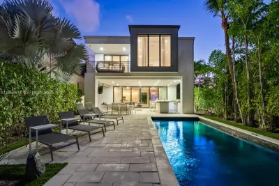 310 SE 11th Ave, Fort Lauderdale: photo 1 of 64