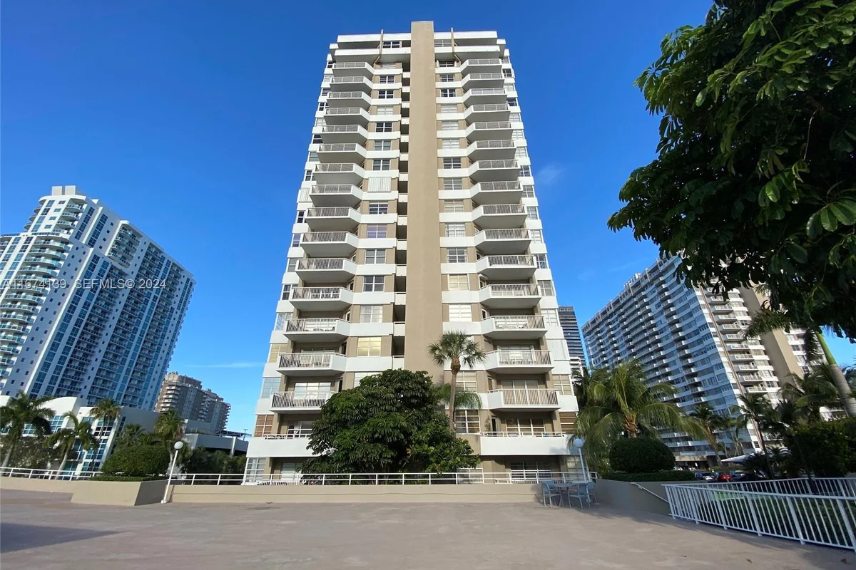 1965 S Ocean Dr #4D, Hallandale Beach: photo 1 of 27