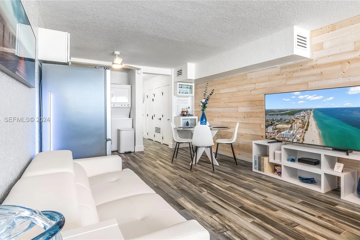 201 Van Buren St #103, Hollywood: photo 1 of 25