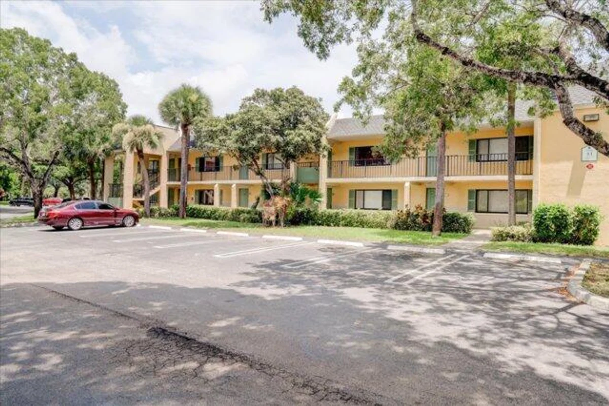 1104 Meadows Cir, Boynton Beach: photo 1 of 27
