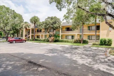 1104 Meadows Cir, Boynton Beach: photo 1 of 27