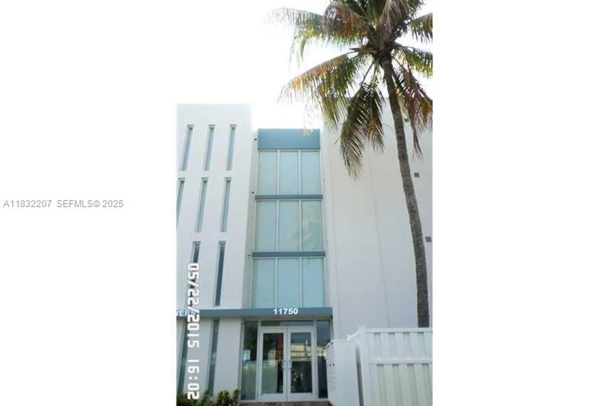 11750 NE 16th Ave #102, Miami: photo 1 of 20