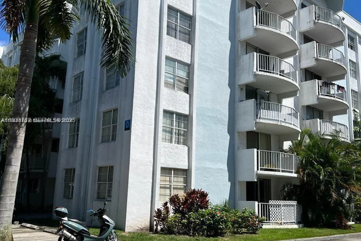 498 NW 165th St Rd #D-407, Miami: photo 1 of 17