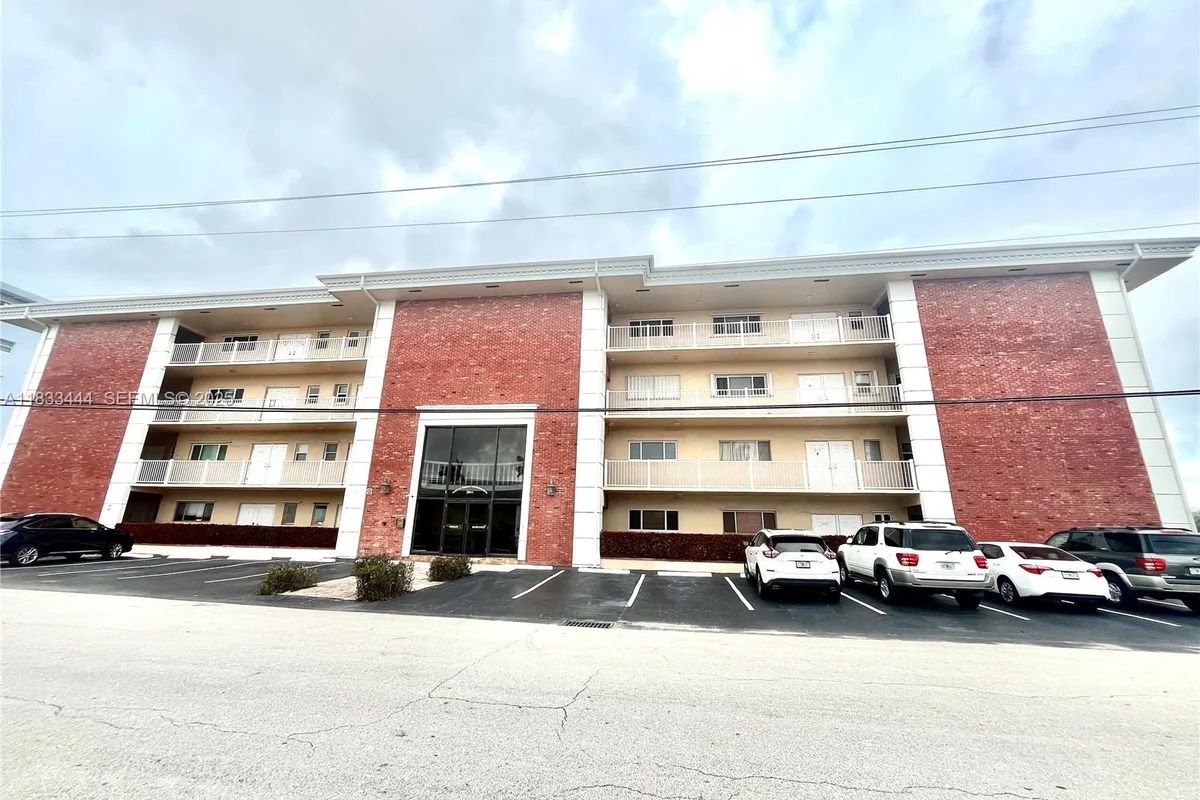 2841 NE 33rd Ct #104, Fort Lauderdale: photo 1 of 26