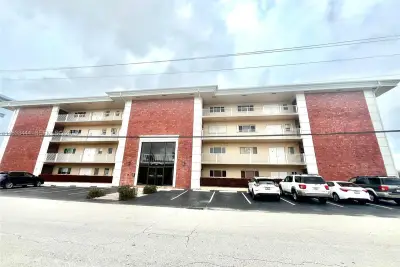 2841 NE 33rd Ct #104, Fort Lauderdale: photo 1 of 26