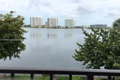 17878 N Bay Rd #201, Sunny Isles Beach: photo 1 of 17