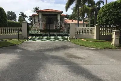 13460 SW 32nd St, Miami: photo 1 of 99