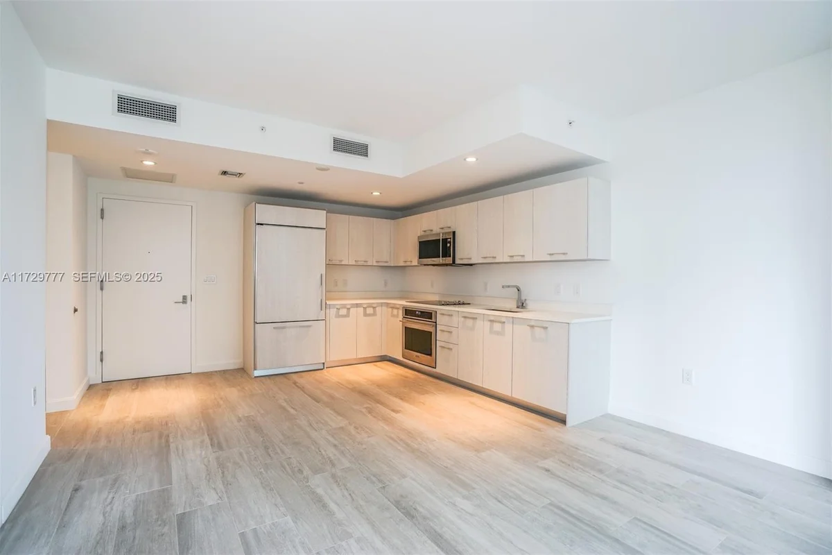 55 SW 9 St #1407, Miami: photo 1 of 24