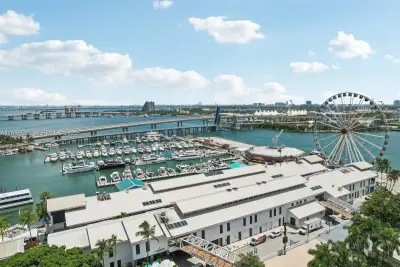 398 NE 5th St #4415, Miami: photo 1 of 43