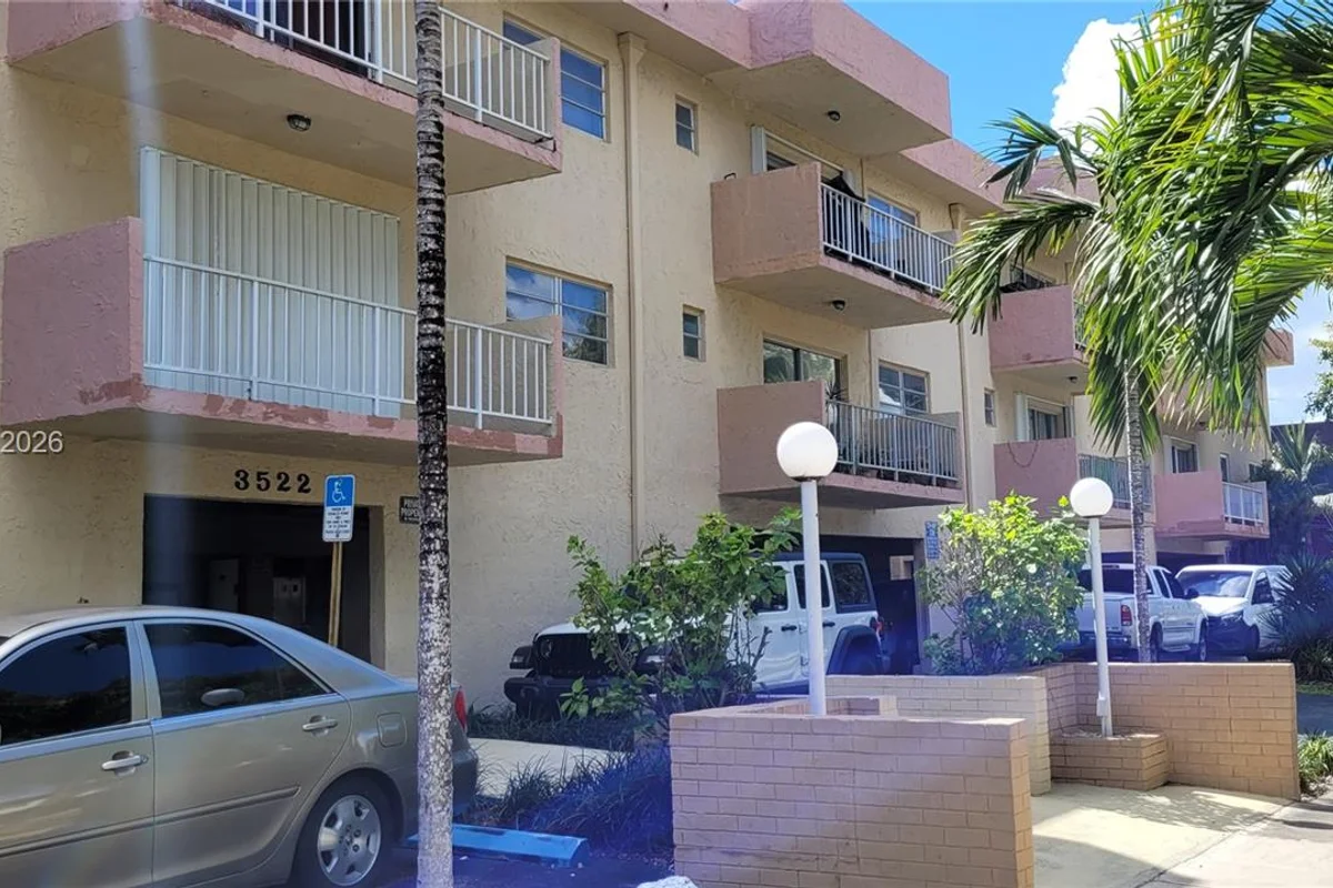 3522 NE 171st St #104, North Miami Beach: photo 1 of 31
